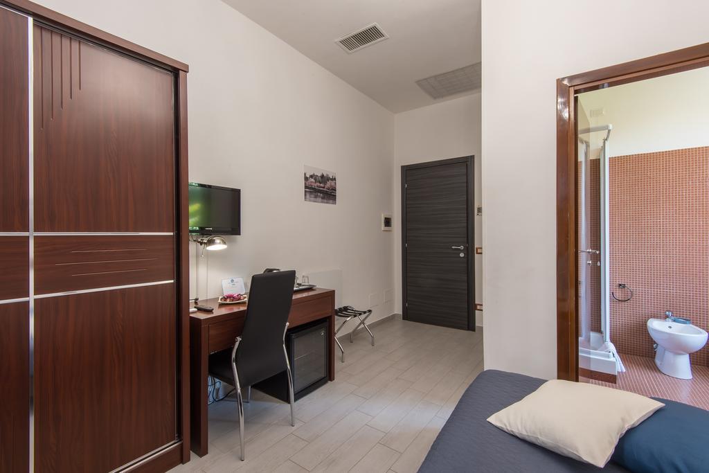 Eroom42 Guest House Rome Bagian luar foto